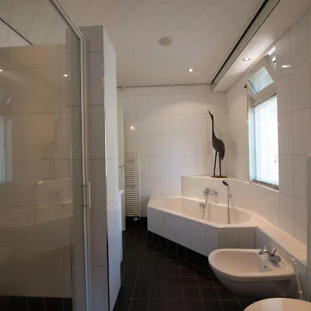 Comfortable House With A Dishwasher At The Bedafse Bergen *