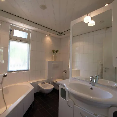 Villa Comfortable House With A Dishwasher At The Bedafse Bergen *